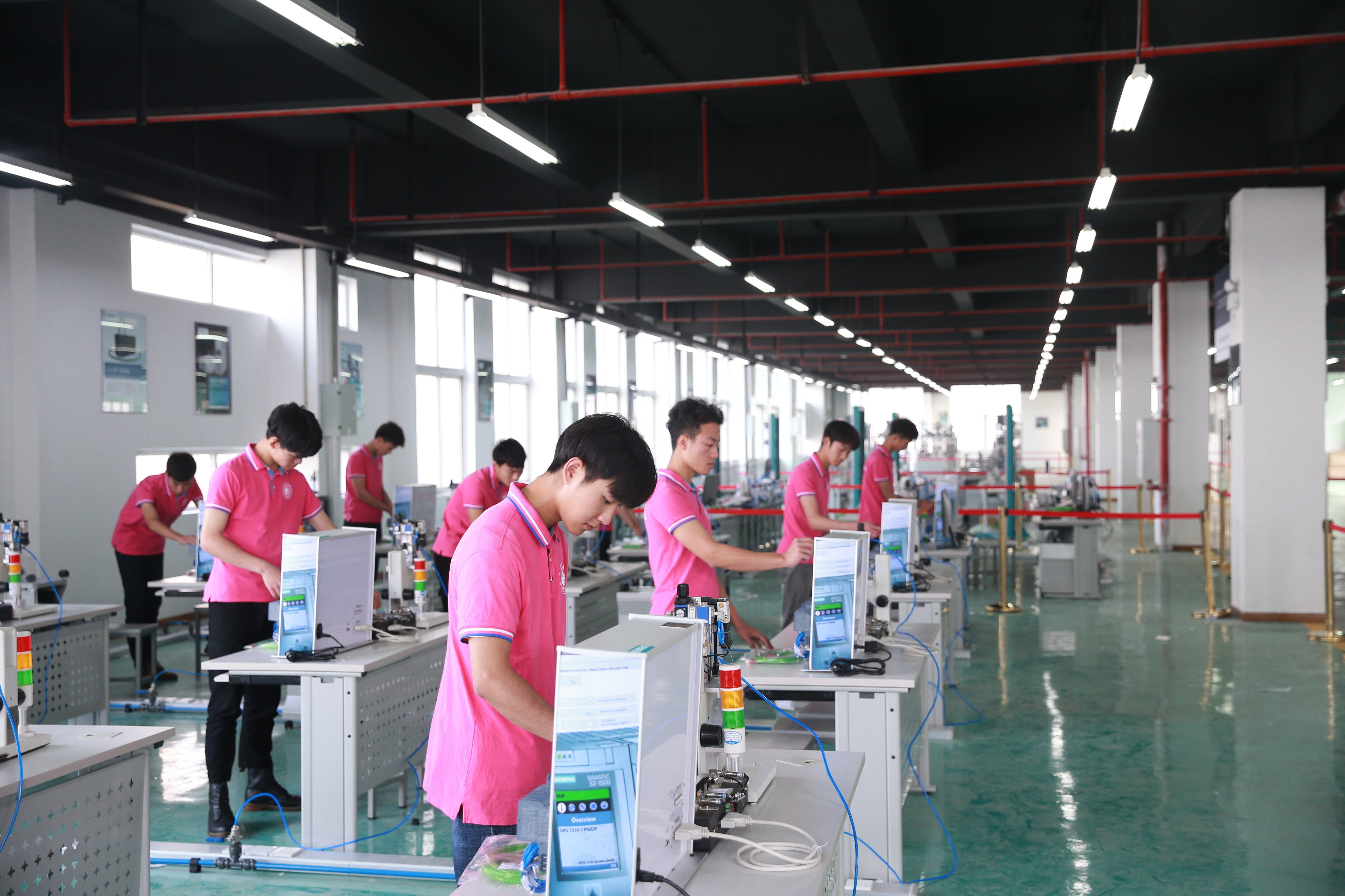 C:UsersAdministratorDesktop0-2021-2系部资料系部教师介绍实训基地新建文件夹 (2)新建文件夹 (2).JPG