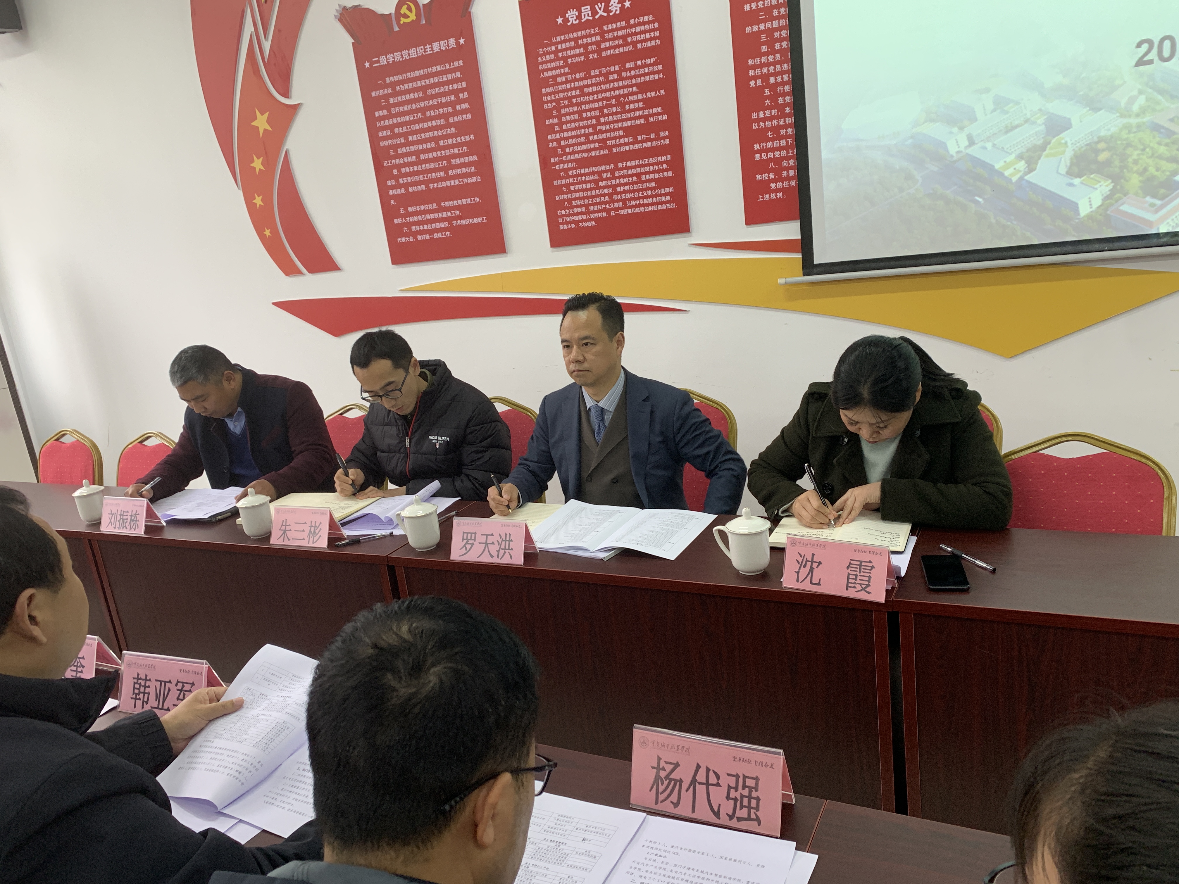 9d8b28d38eba5eef1be19468c9a67286.jpg 9d8b28d38eba5eef1be19468c9a67286.jpg